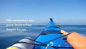 Afbeelding van een boot met de tekst 'het versterken van jouw leiderschap begint bij jou'